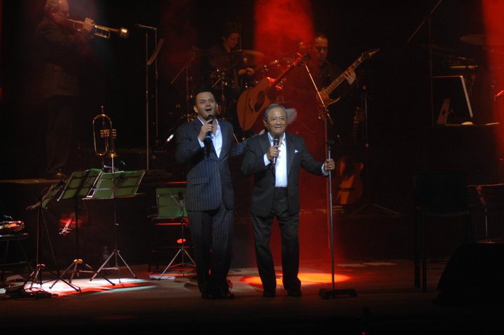 Arnoldo y Armando Manzanero en concierto