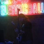 J&B Electric Ball con Penguin Prison